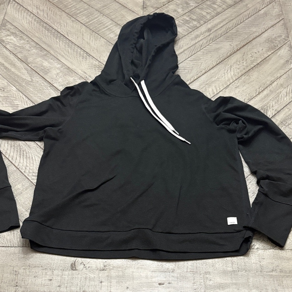 Women's Vuori Halo Essential Hoodie.